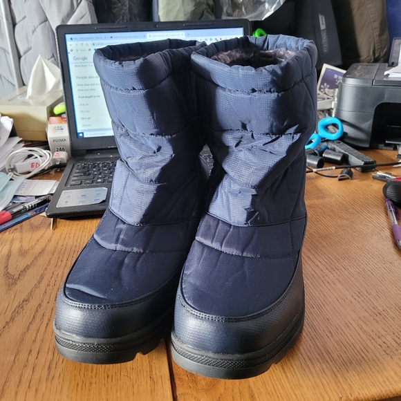 Man's Snow Boots - Picture 1 of 9